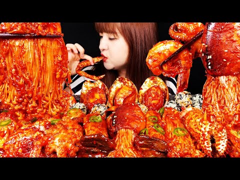 ASMR Spicy seafood made from all the seafood that is sleeping in the freezer. MUKBANG