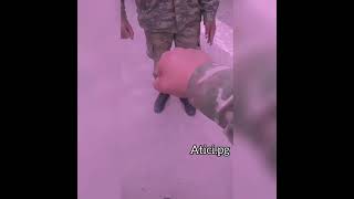 Herbici Nisan Konfetlerini Vererken