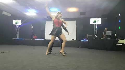 Natália Vichi e Márcio Dutra- Apresentação de Zouk-Sintonia do Zouk