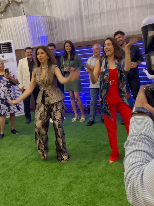 Madhuri Dixit & Urmila Matondkar FUN dance faceoff at Shabana Azmi's birthday bash 🤩 #shorts
