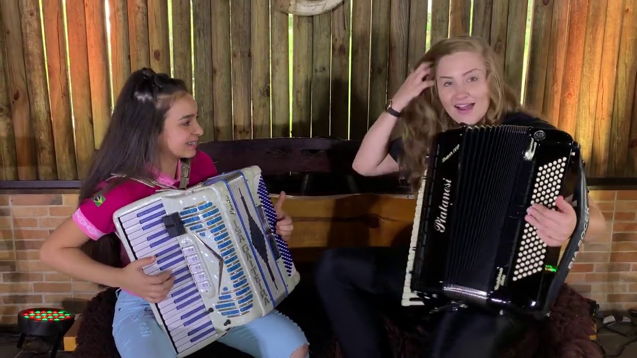 Olha o improviso da Isa de 12 anos no acordeon! É de arrepiar!