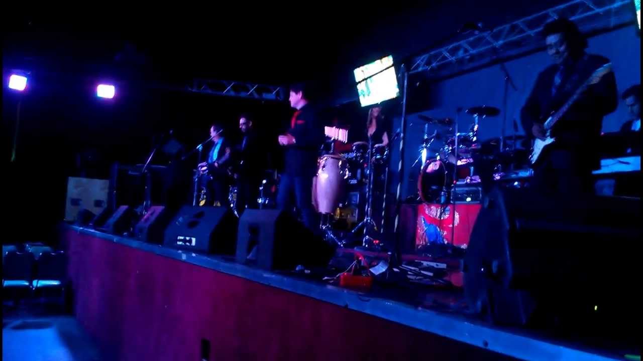 Cover grupo bryndis en el show palace de oceancide..amigo tony saluda a mi novia cristy..DJ CHAVI