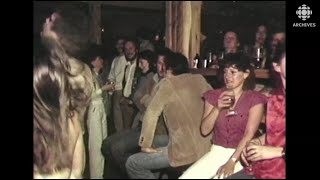 Analyse des différences entre les bars de l'est et de l'ouest de Montréal en 1980