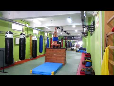 Marcin Bąk Trener Personalny - Handstand push-ups