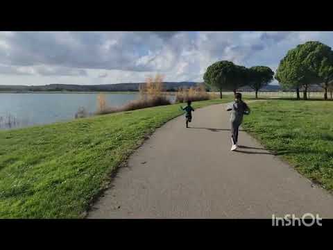 جولة مع اطفالي في لاك منظر رائع واخضرار الطبيعة منظر جميل