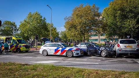 Politieachtervolging eindigt in crash op Zwartewaterallee