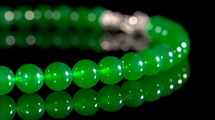 An Extraordinary 'Imperial Green' Jadeite Bead and Diamond Necklace - DayDayNews