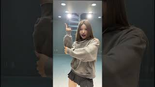 에스파 닝닝 본인등판 했던 언터쳐블 챌린지 찐막차 탑승🦋 (tiktok untouchable challenge) #shorts