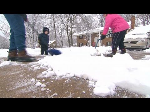 Video: Basic Safety Rules On The Street In Winter And Early Spring