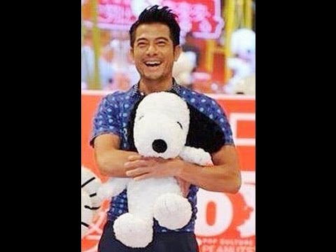 郭富城Aaron Kwok抱史努比现身 否认绯闻：跟工作恋爱