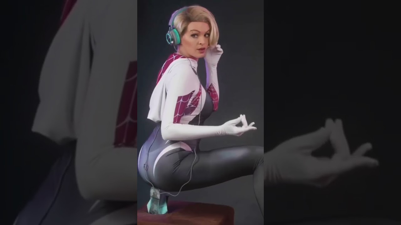 a great cosplayer once said- the more uncomfortable the pose the better the photo will be ☠️