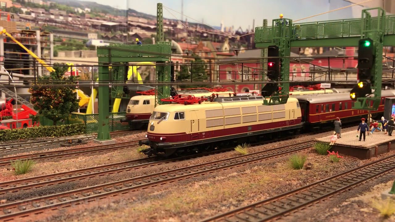 Exquisite Märklin Modellbahnanlage Spur H0 von Jens Krogsgaard aus Dänemark mit WinDigipet Steuerung