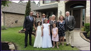 Kakanariu Va A La Comunion De Sus Nietas En Houston