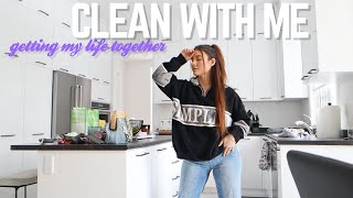 Clean With Me | Getting my Life Together Vlog !