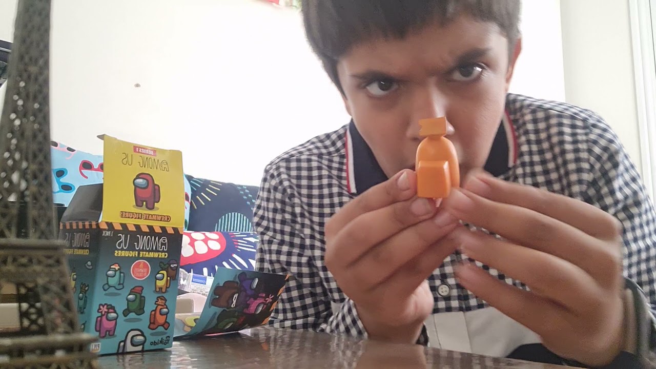 unboxong amoung us crew mate figures ( we got a RAIR one )