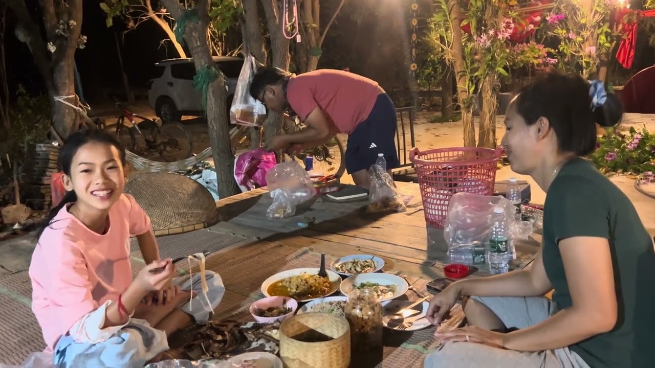 แม่กับลูกบ่หลับบ่นอน แม่ผึ้ง ธิดาลาว