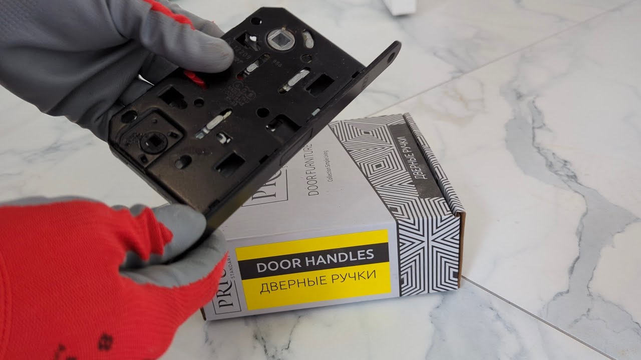Установка дверной ручки и магнитного замка #установкаручки # ...