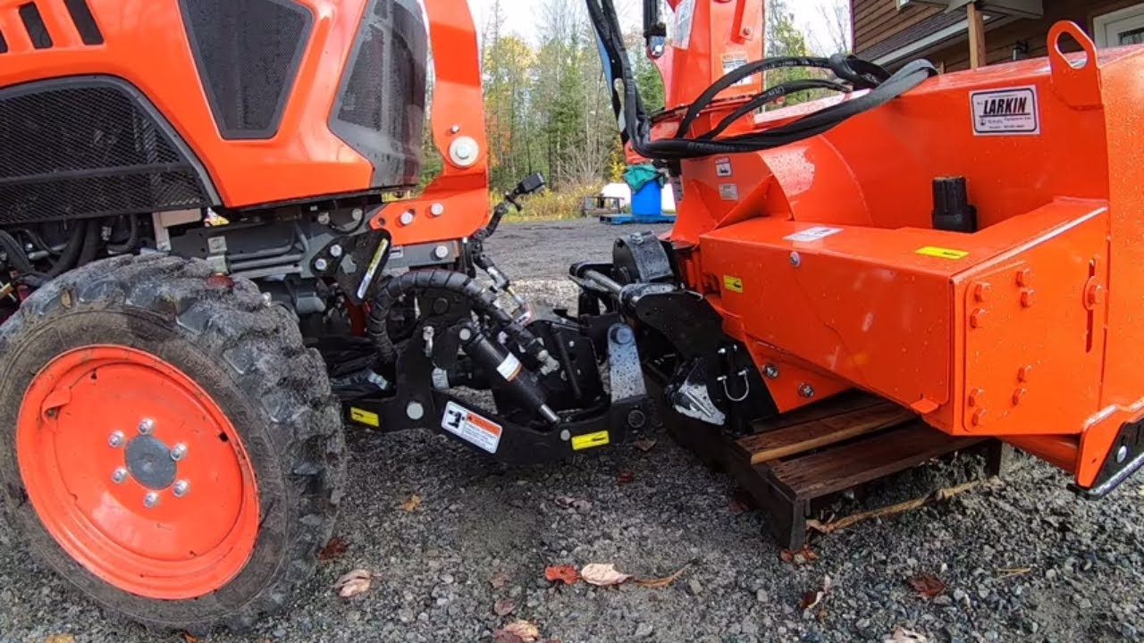 342 Kubota LX2980 Commercial Snowblower Install. Kubota LX2610 compact tractor. YouTube