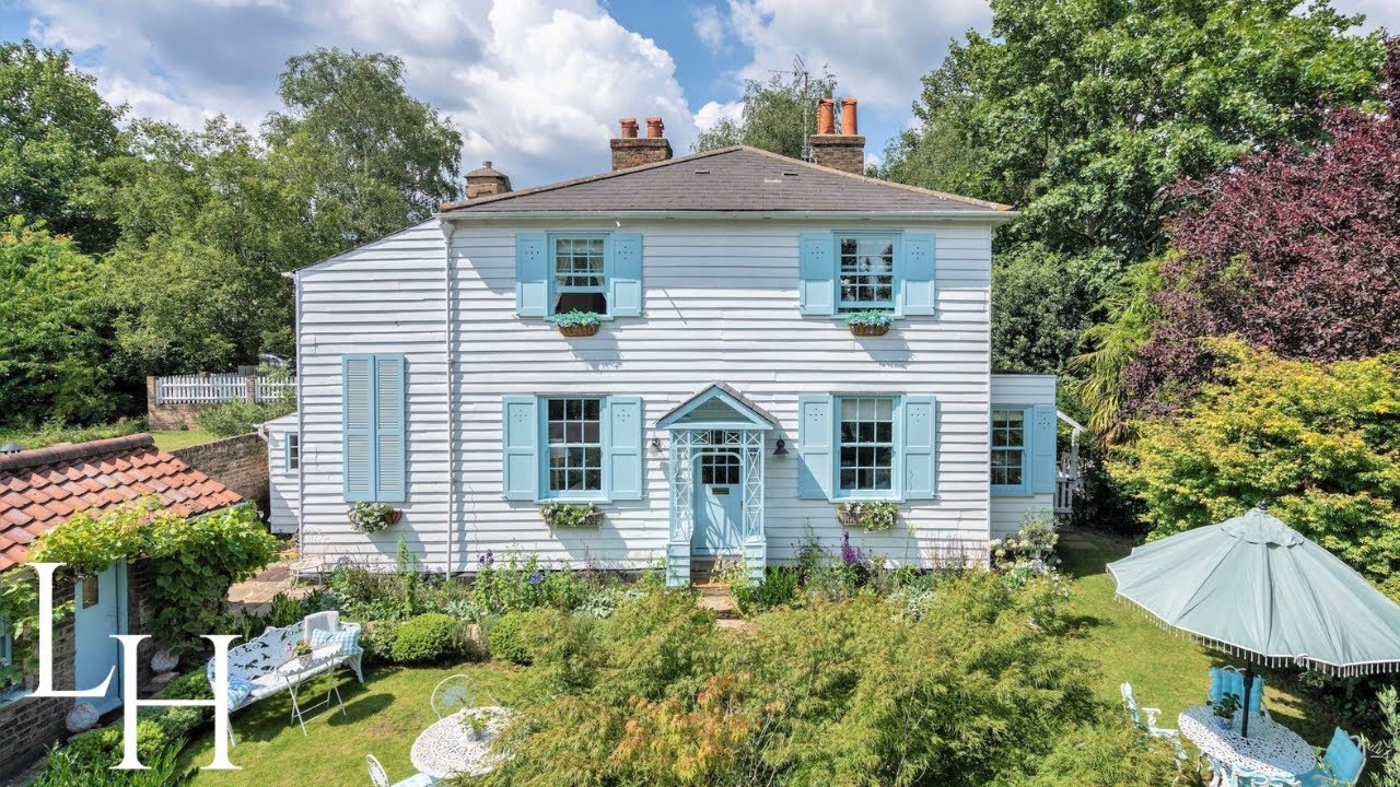 ⁣London’s Most Beautiful Cottage is now for sale for £2,250,000 | Country Home in the City
