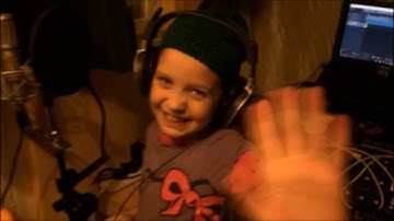 7 year old girl makes song on Native Instruments Maschine