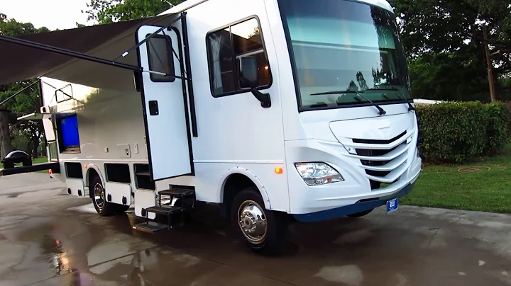Fleetwood Storm game day edition, 3 screens, satellite tv, very clean