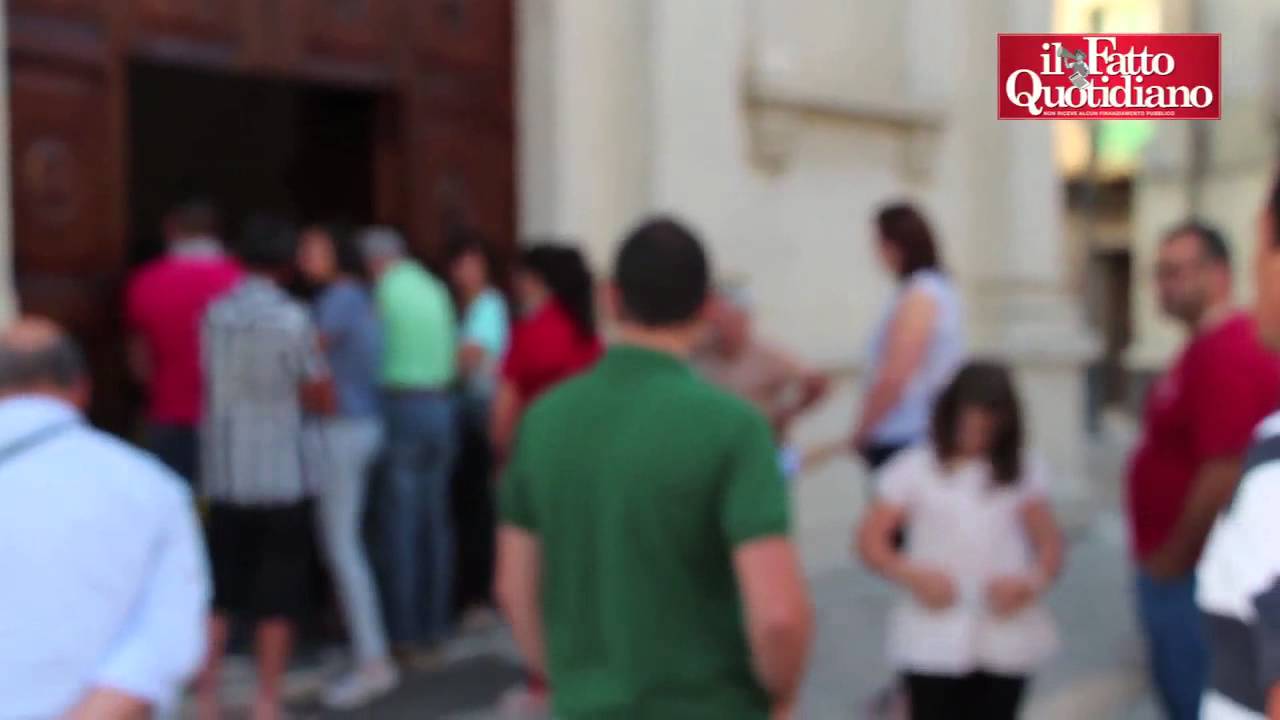 Oppido, il parroco ordina di cacciare il cronista del Fatto: 