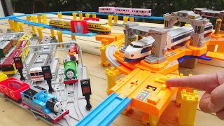 Plarail Shinkansen &amp; Thomas ☆ Controller JR train to play at the Guruguru Big Turntable Base