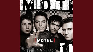 Video thumbnail of "Motel - Lejos Estamos Mejor"