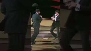 Muhammad Ali surprises Sylvester Stallone at the 1977 Oscars👑😂