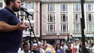 Gazze Mitingi, 26.07.'14, Ffm/Römer, Şehitler için 'Fatiha' okunurken.