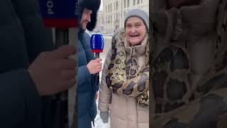 Когда змея лучше любого шарфа 😂 #aivideo #sora2 #юмор #бабка #змея #анаконда #бразилия