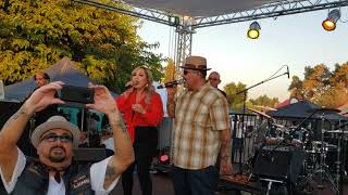 Video thumbnail of "Mariah Avila and Pepe Marquez -"Gimme a Little Sign" -Live"