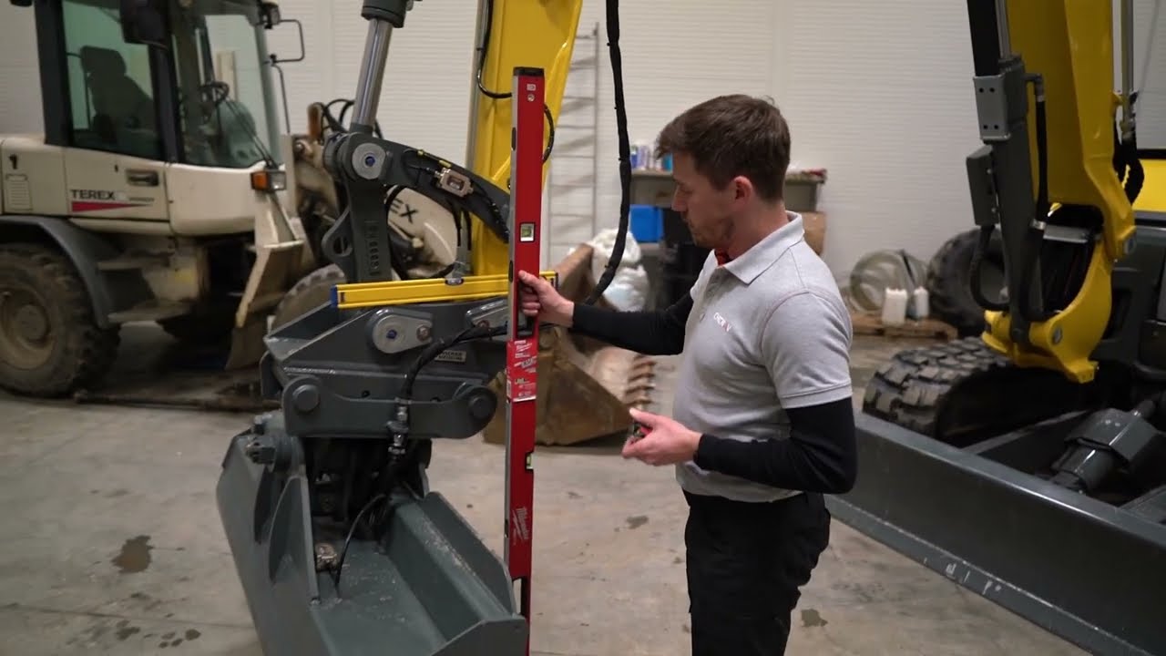 CHCNAV MCNAV TX63 Excavator guidance system unboxing and install