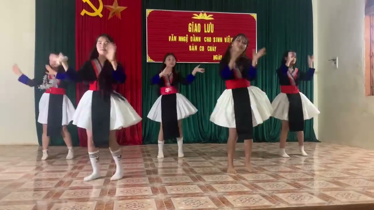 Nkauj hmoob dawb seev cev 