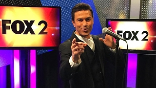 Mario Frangoulis sings &quot;Jingle Bells&quot; Live and gives Interview on FOX2