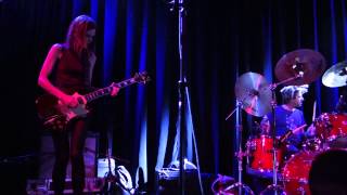 Watch Juliana Hatfield Dame With A Rod video