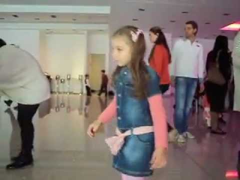 ელენიკო ცეკვავს