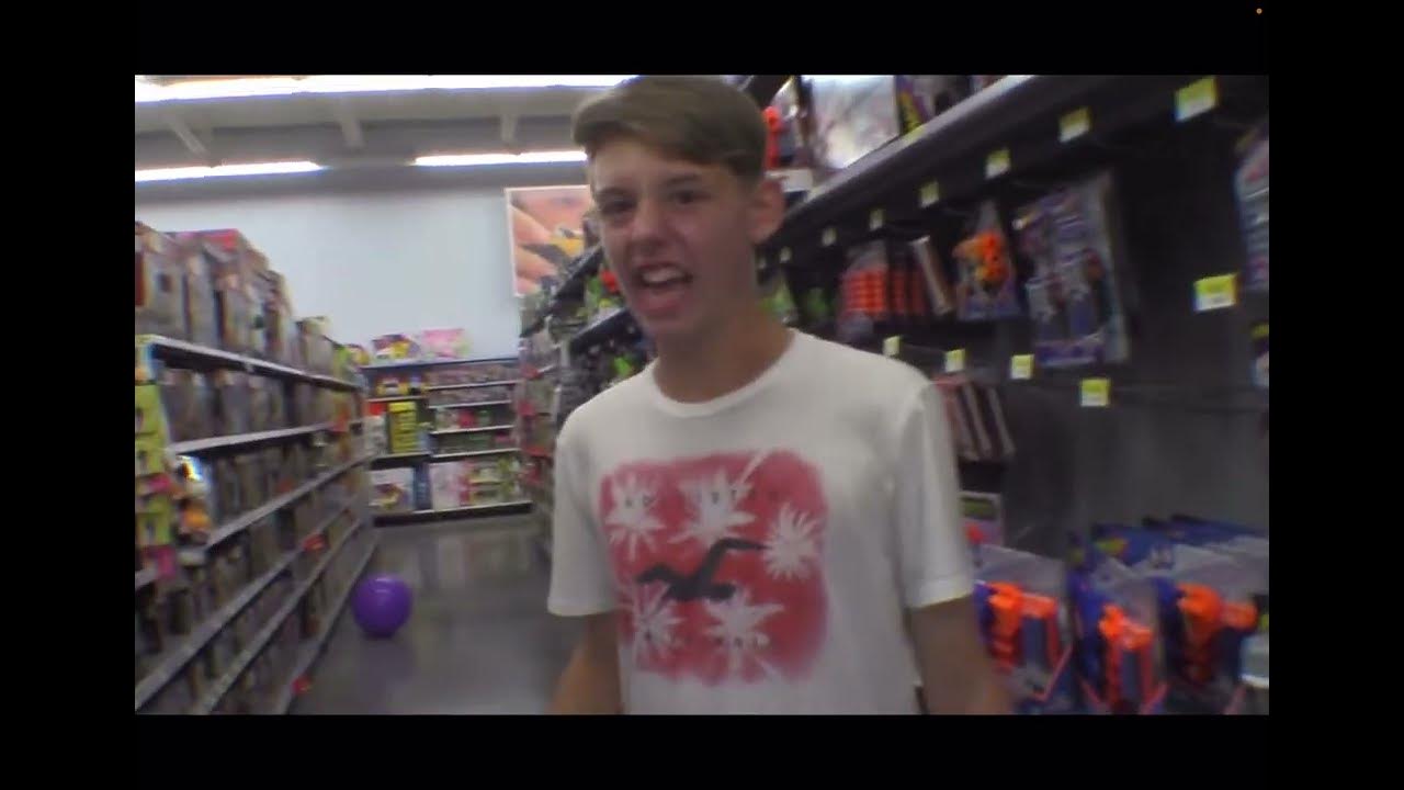 Reaction to spoiled kid throws tantrum in Walmart YouTube