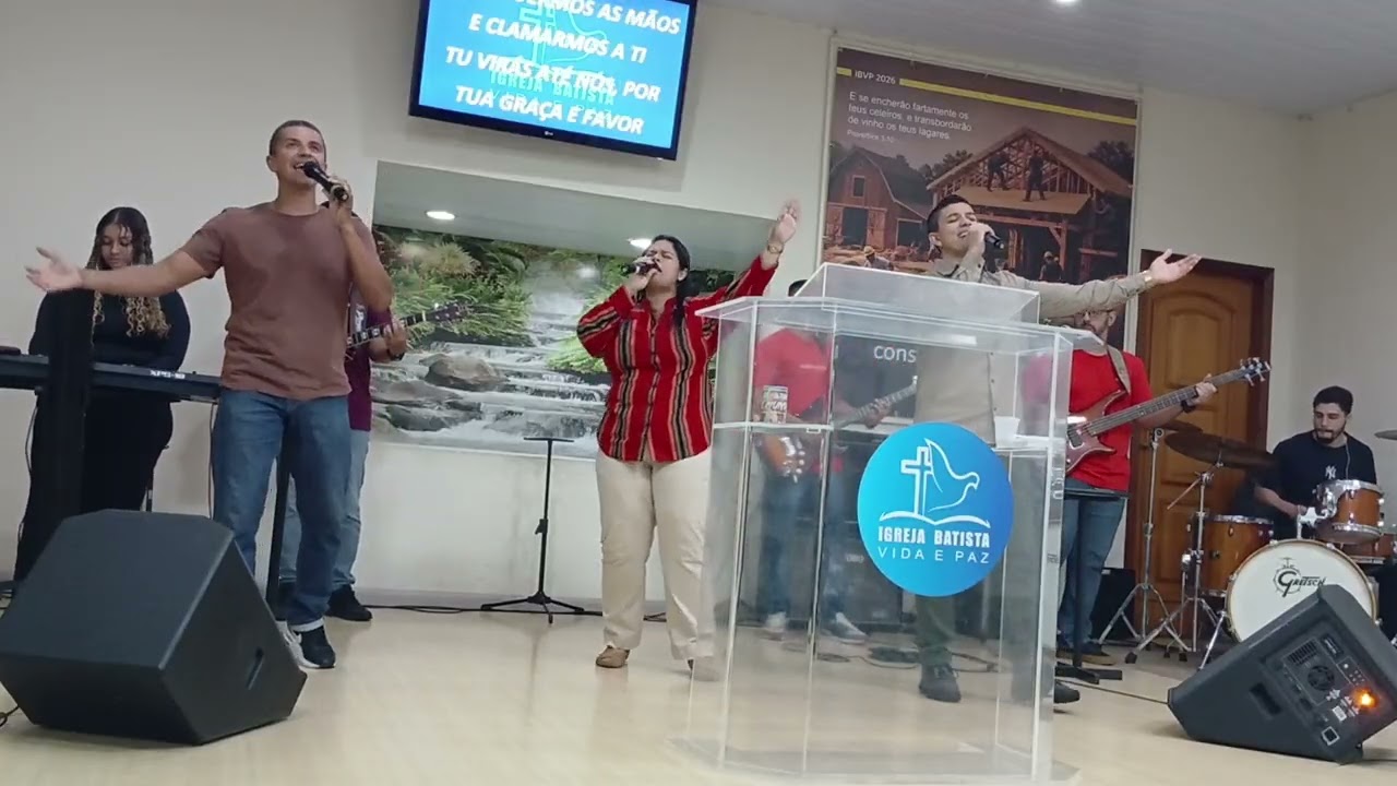 AO ERGUERMOS AS MÃOS | SANTO, SANTO É O SENHOR PODEROSO