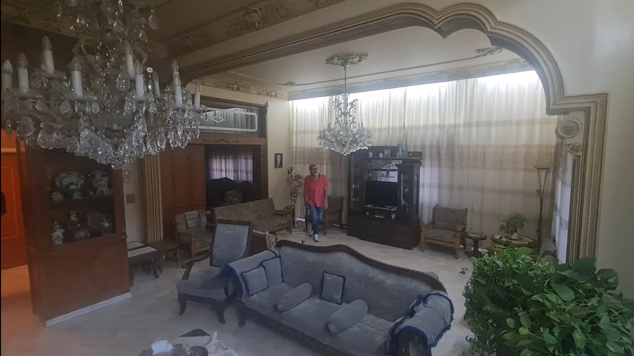 ساحة القصور ضمن مدينة دمشق عقار سكني بمساحة كبيرة للبيع 