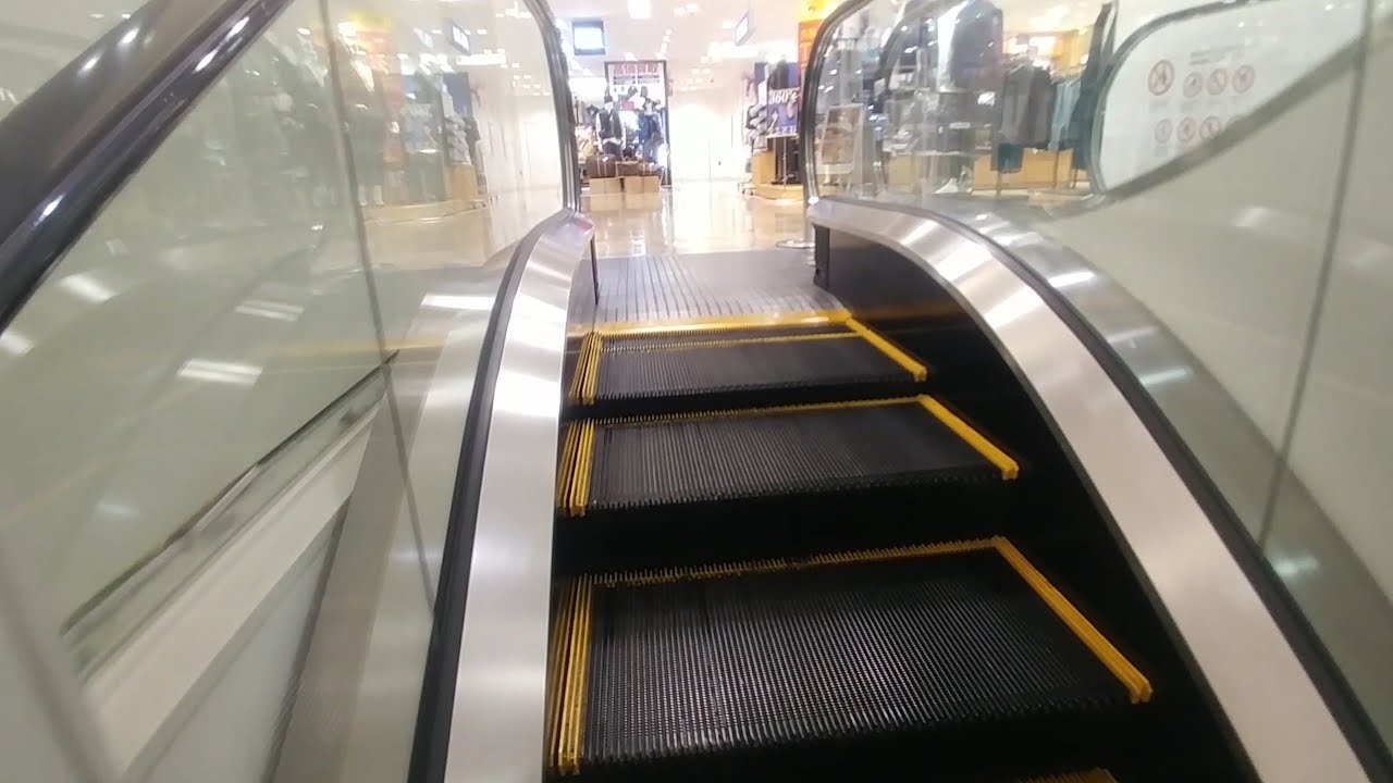Fujitec Escalator (Floor 1-3) at ROX · 3G in Tokyo Japan