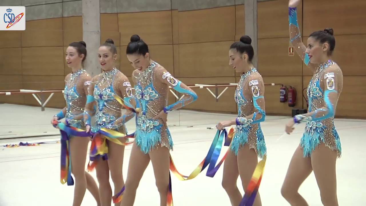 El conjunto de Gimnasia Rítmica muestra los ejercicios que llevará a Río en  el CAR de Madrid 