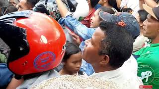 Betrand peto Menghibur teman sekolahnya di cancar manggarai Ntt