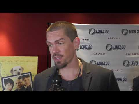 Video: Kuidas Häbitu Staar Steve Howey Terve Mõistusega Jääb (vihje: See Hõlmab Higistamist Ja Kaamerat)