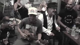 Locomondo jamming with Manu Chao and Tonino Carotone - La Mulata - 2017 chords