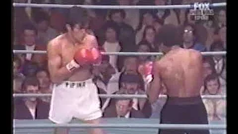 Pipino Cuevas vs Harold Weston