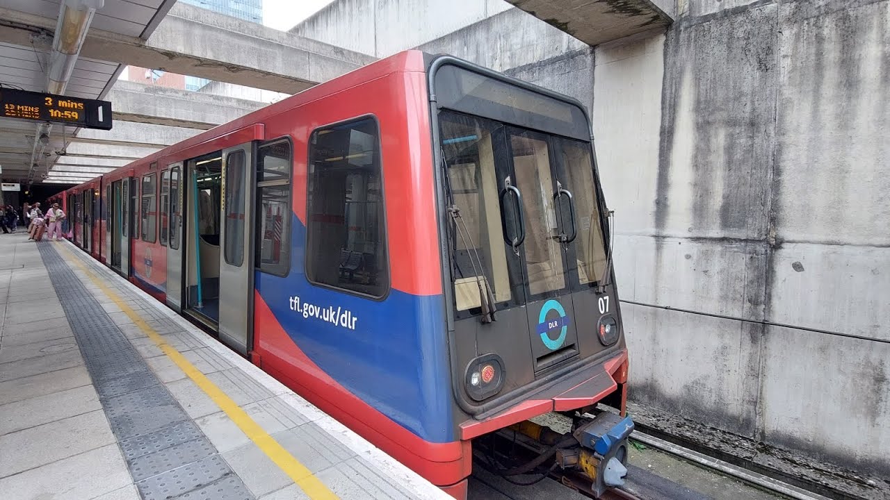 FRV - DLR Unit 07 - Bombardier B2K Stock - Stratford International ...