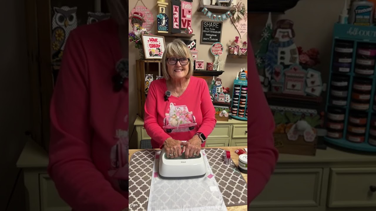 How to make a garden flag and chubby bunny for spring decor. 