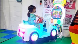 Liana's happy moment at funfarm soft play area screenshot 5