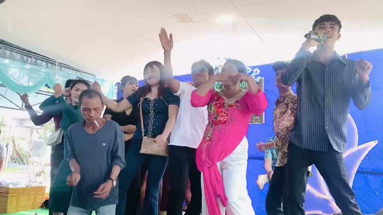 LÊN NHẠC LÀ SẬP SÀN.